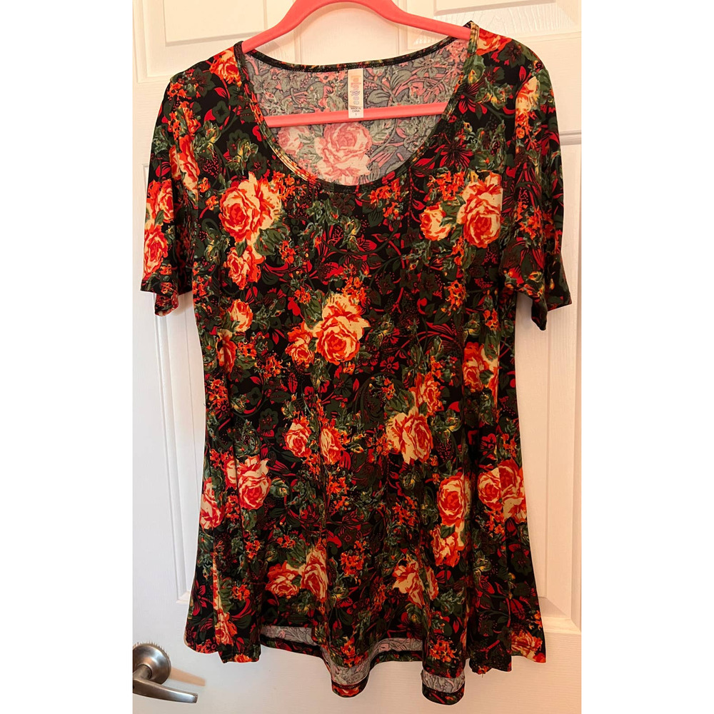 LuLaRoe Green Floral Women's Top Size S 29 1/2" Long x 20" Pit to Pit‎